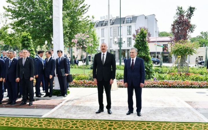 İlham Əliyev Xivədə “Nurullaboy” saray kompleksi ilə tanış olub