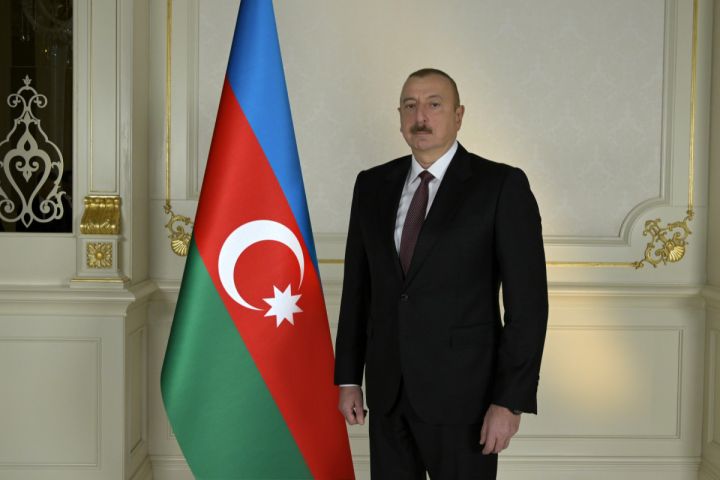 İlham Əliyev Ulu Öndər Heydər Əliyevin məzarını ziyarət edib