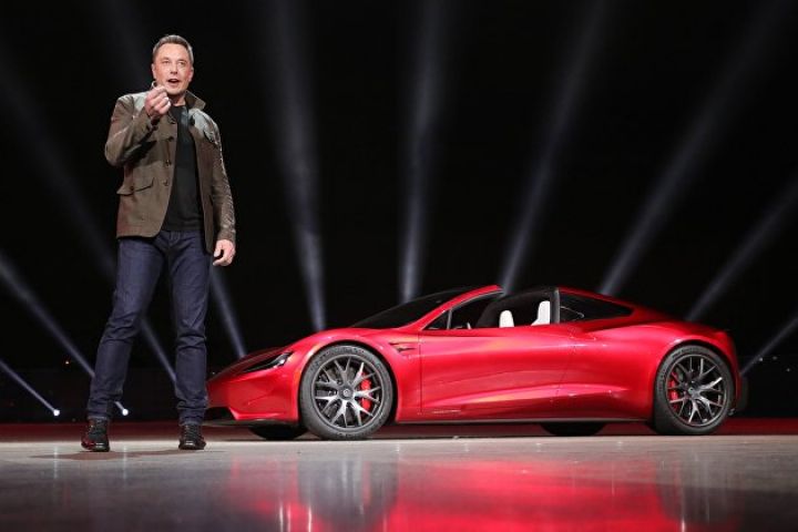 İlon Mask Tesla səhmlərinin bir hissəsini təxminən 4 milyard dollara satdı