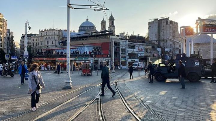 İstanbulda partlayış: 6 nəfər ölüb, 53 nəfər yaralanıb