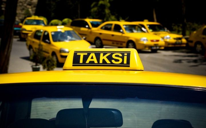 Azərbaycanda taksi sürücüləri 12 manat icbari tibbi sığorta haqqı ödəyəcəklər