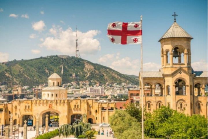 Vladiqafqazda minik avtomobillərinin Gürcüstan istiqamətində hərəkəti məhdudlaşdırılıb