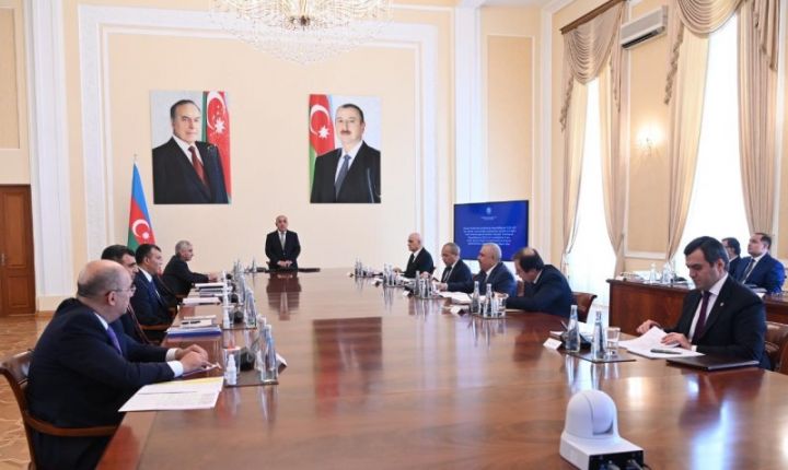 33,3 milyard manatlıq büdcə ilə bağlı iclas keçirilib