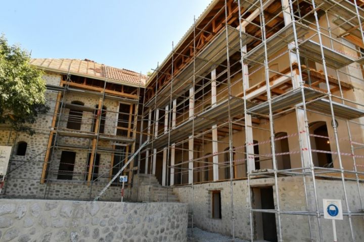 Daha bir hotel təmir və bərpa edilir