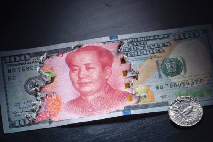 Yuan bu ilin ən aşağı səviyyəsinə düşüb