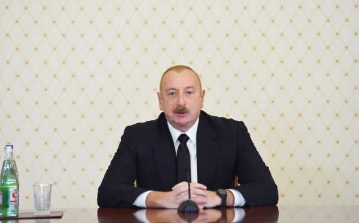 İlham Əliyev müşavirə keçirdi