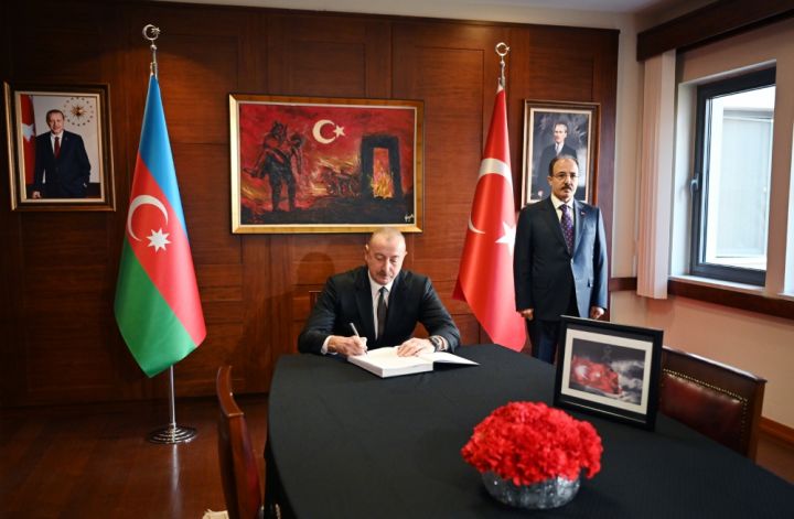 İlham Əliyev Türkiyənin səfirliyində olub