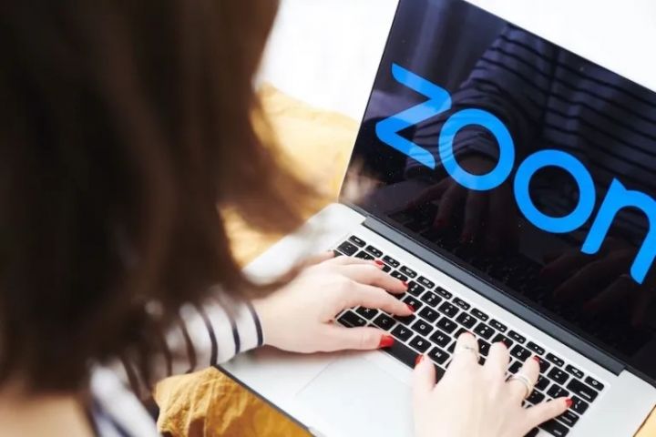 Zoom işçi heyətinin 15%-ni ixtisar edir