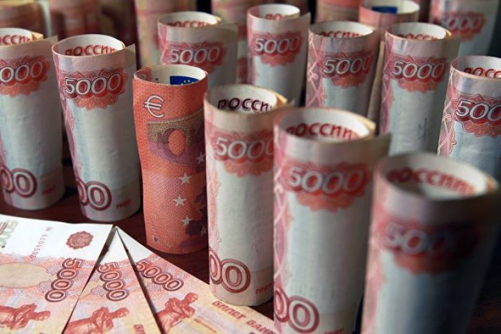 Analitik dolların 100 rubla bahalaşıb-bahalaşmayacağını bildirib