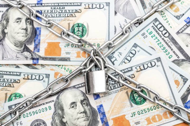 Dolların bazar ertəsi üçün rəsmi məzənnəsi müəyyən olunub