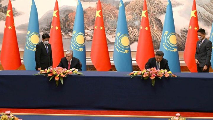 Qazaxıstan və Çin 22 milyard dollarlıq sənədlər imzalayıb
