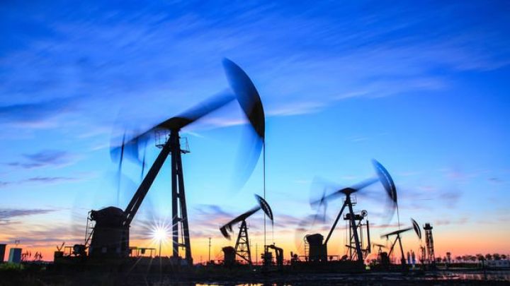 Neft, təxirə salınan OPEC+ görüşü ərəfəsində ucuzlaşıb