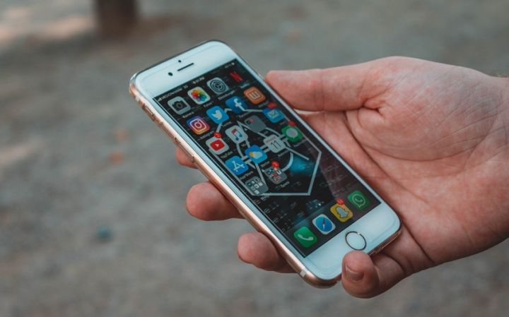 Telefonların qeydiyyata alınmasına görə yeni rüsumlar təsdiqləndi