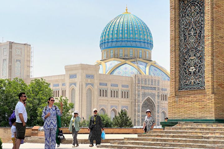 Özbəkistanda iki ödəniş xidməti beynəlxalq köçürmələri dayandırıb