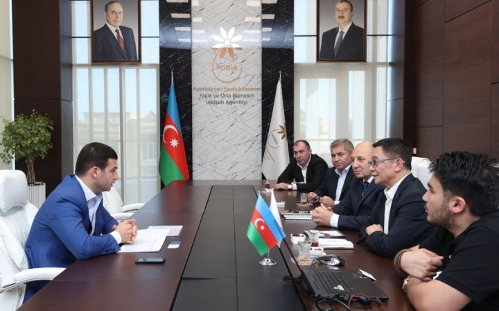 Çin şirkəti ilə Azərbaycanda elektromobil istehsalı müzakirə edildi