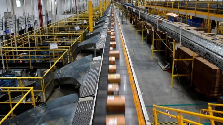 ABŞ hökuməti Amazon-u rəqiblərini "boğmaqda" ittiham edərək məhkəməyə verir