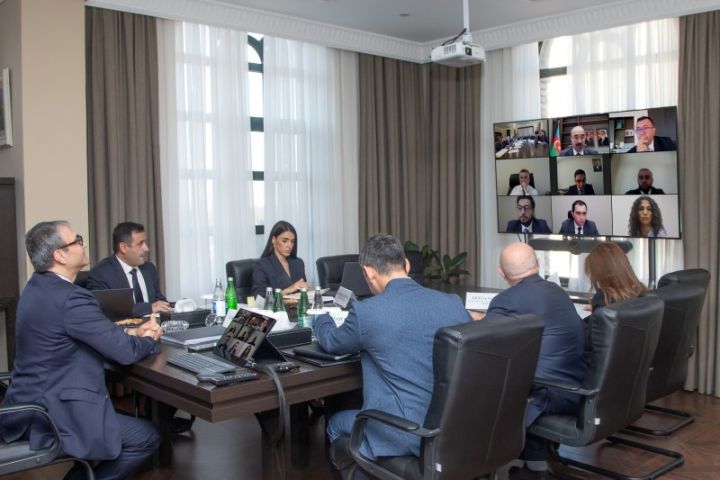 Qızıl sikkə və külçələrin satışı ilə bağlı yeni qiymət siyasəti və yeni qızıl məshulların istehsalı müzakirə olunub