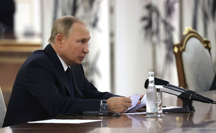 Putin neftə olan endirimin Rusiya büdcəsinə problem yaratmamasını tələb edib