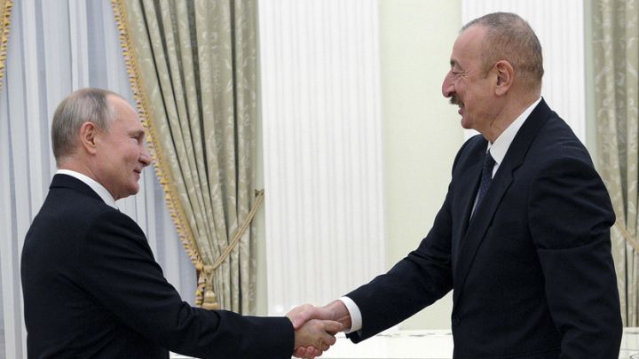 Əliyevin Putinlə görüşü başlayıb