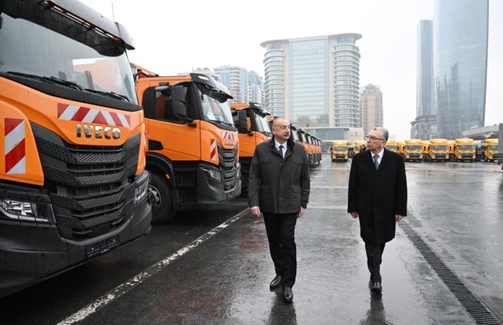 Prezident xüsusi təyinatlı nəqliyyat vasitələri ilə tanış olub