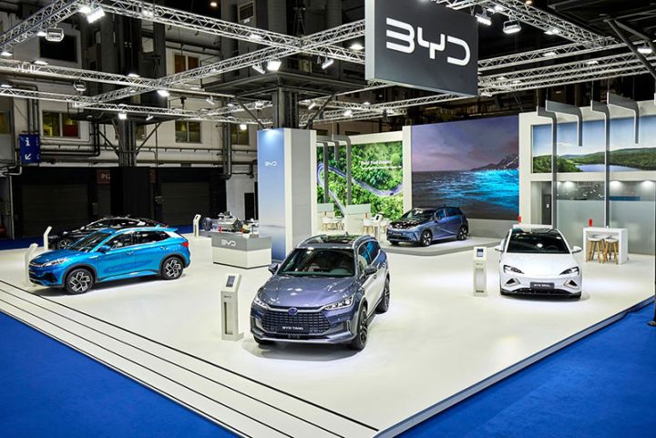 Avtomobil istehsalçısı BYD Parisdə salonunu açıb