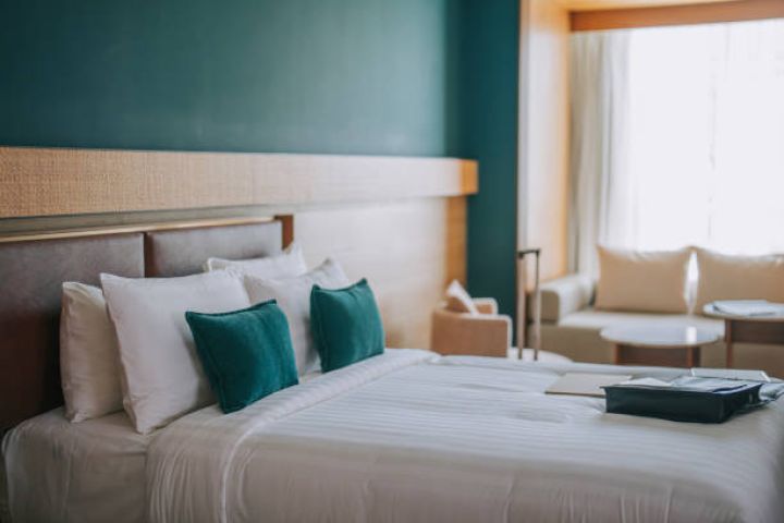 Azərbaycanda 4 ulduzlu hotellərdə orta qiymət 37 % azalıb