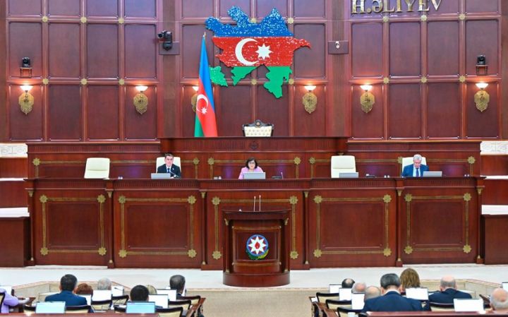 Milli Məclisin iclası başlayıb, gündəlikdə 17 məsələ var