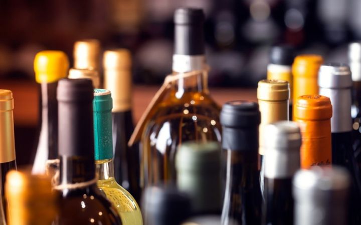 Alkoqollu içkilərin pərakəndə satışının minimum qiyməti müəyyən olunacaq - QANUN DƏYİŞDİRİLİR