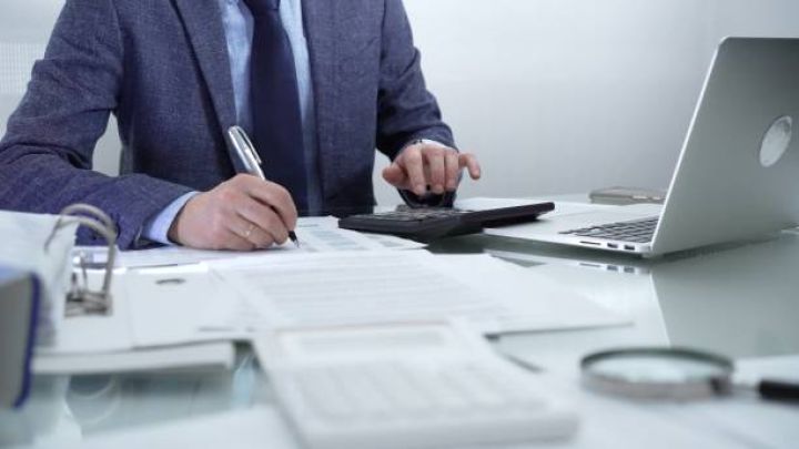 Bank Auditor vəzifəsinə işə qəbul elan edir