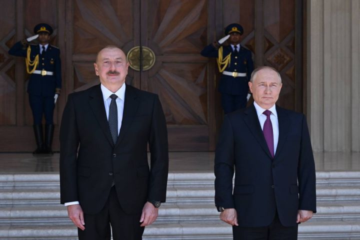 Putin Əliyevə zəng edib