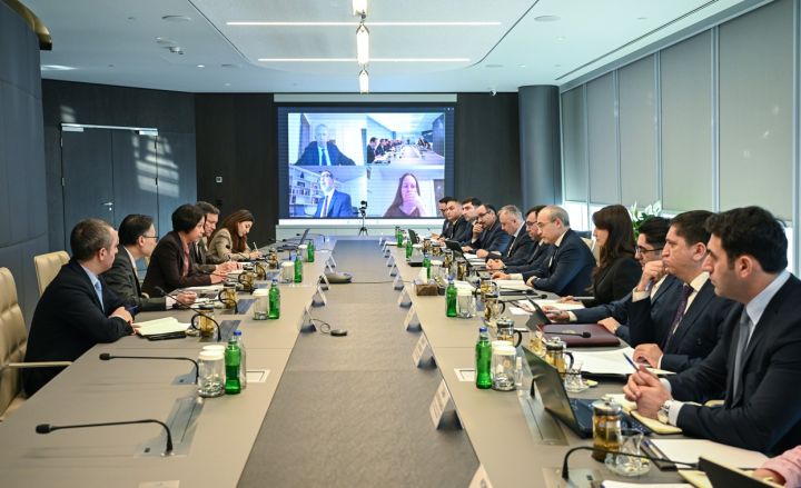 Vergi islahatları, dövlətə müəssisələrinin təkmilləşdirilməsi barədə müzakirələr aparılıb