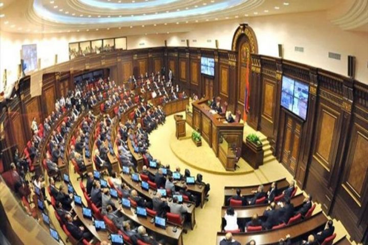 Ermənistan Avropa İttifaqına daxil olmaq haqqında qanun layihəsini ilk oxunuşda qəbul edib