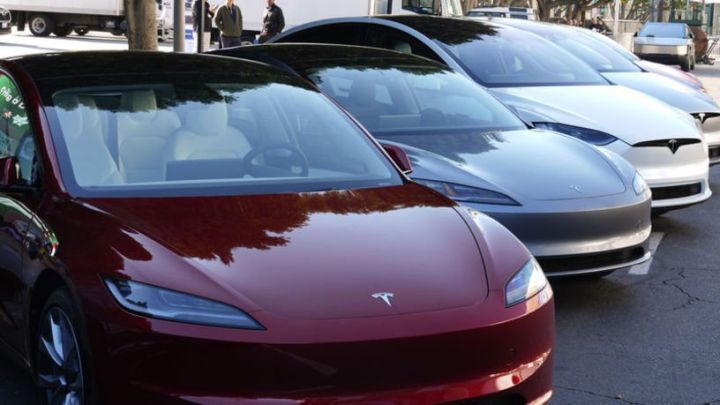 Avropada satışların azalması ilə Teslanın bazar dəyəri 1 trilyon dollardan aşağı düşüb