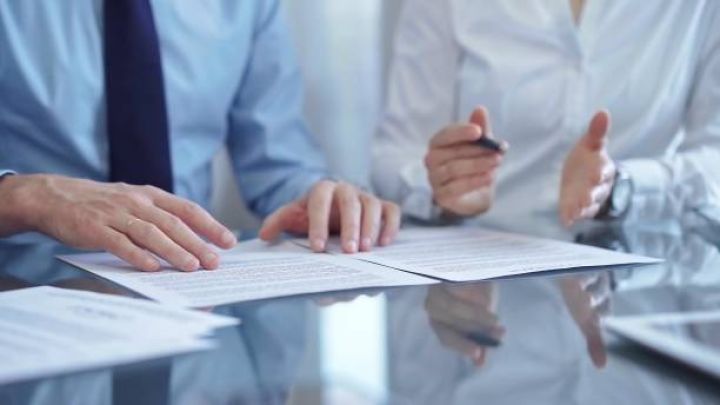Mərkəzi Bank 2 təşkilata xarici valyutada köçürmə aparılmasının dərhal dayandırılması barədə göstəriş verib