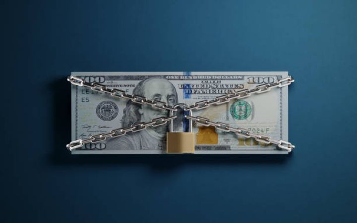 Dolların bazar ertəsi üçün rəsmi məzənnəsi müəyyən olunub
