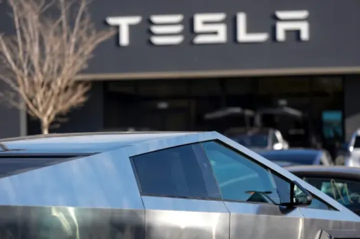 Tesla-da proqram təminatı və batareya problemləri: 76 mindən çox avtomobil geri çağırıldı