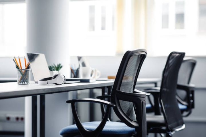 Bank mebel avadanlıqları satın alır