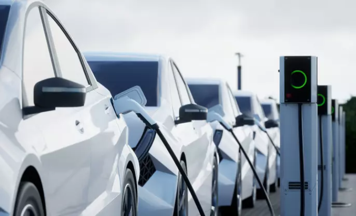 Dünyada elektrikli avtomobil satışı 2024-cü ildə 17 milyonu keçərək rekord qırıb