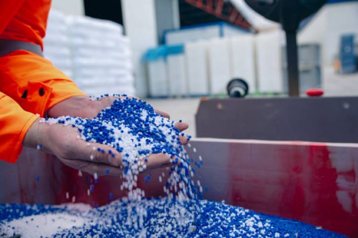 Sumqayıtda plastik tullantıların emalı zavodu tikilir