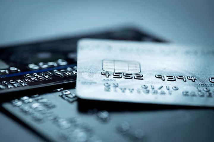 Ölkəmizdə ödəniş kartlarının sayı 22 milyonu ötüb, nağdsız əməliyyatların həcmi 11%-dən çox artıb