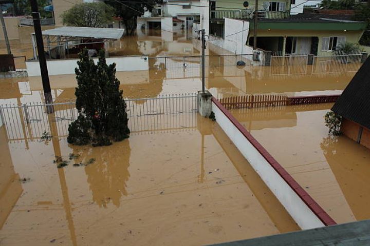 Leysan yağışları evlərə ciddi zərər vurub. Əhali necə tədbir almalı idi?