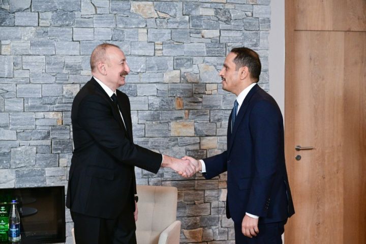 İlham Əliyev Qətərin Baş naziri ilə görüşüb