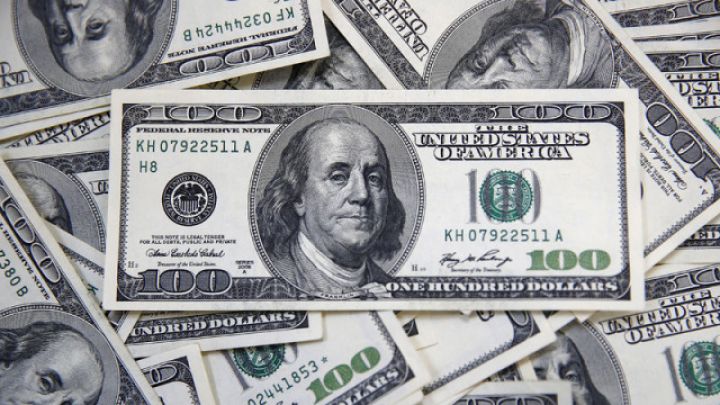 Dolların beynəlxalq ödənişlərdəki payı 2023-cü ildən bəri ilk dəfə 50% səviyyəsini keçib