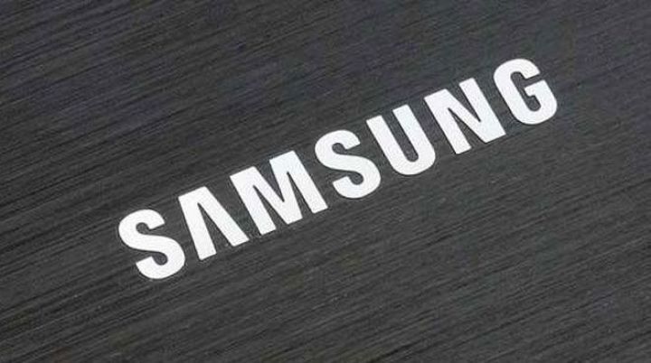 Samsung Apple-ı "taxtdan saldı" 