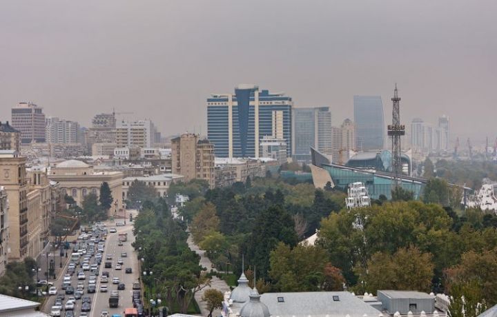Bakıda qatı toz dumanının nədən yarandığı açıqlanıb