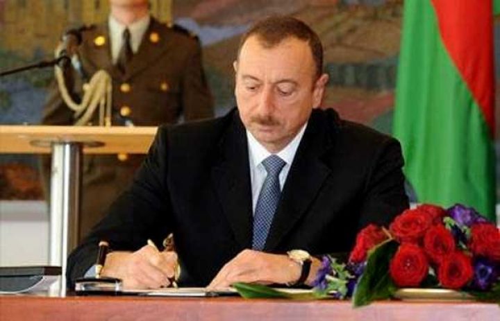 Yeni səfir təyin etdi