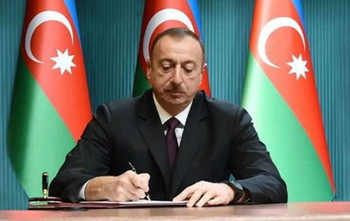 Prezident minimum əməkhaqqını artırdı