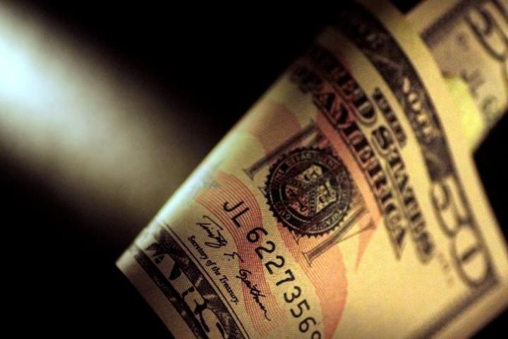 Dolların ən aşağı satış qiyməti 1.70-ə qalxdı