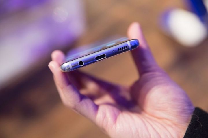 Azərbaycan üçün nəzərdə tutulmamış telefonlar əhalini ziyana salır ®