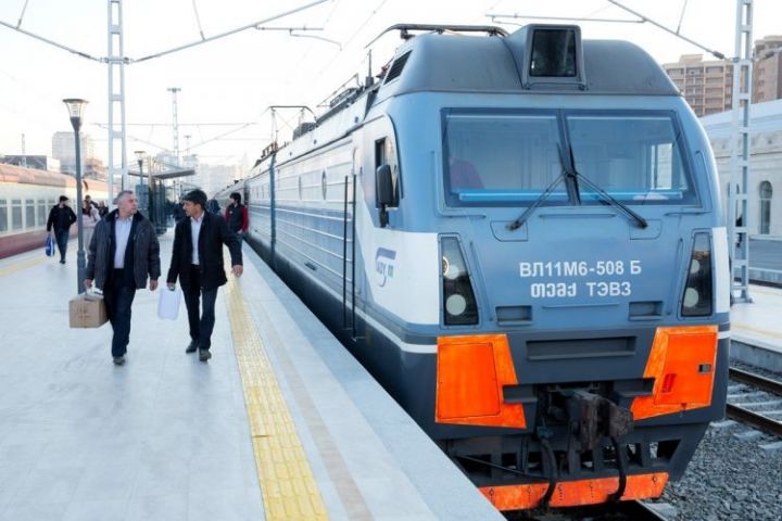 Sərnişin qatarları yeni hərəkət qrafikinə keçir  
